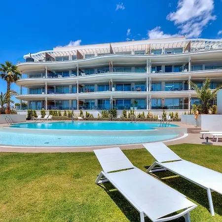 Stunning 2 Bedroom Apartment.