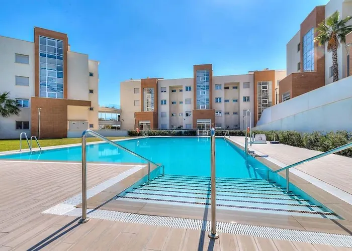 Stunning 2 Bedroom Apartment. דירה