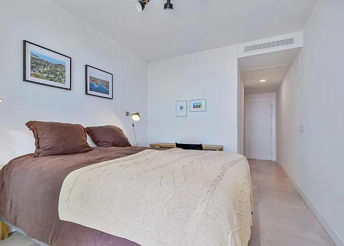 Stunning 2 Bedroom Apartment. *