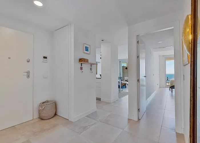 Stunning 2 Bedroom Apartment. *