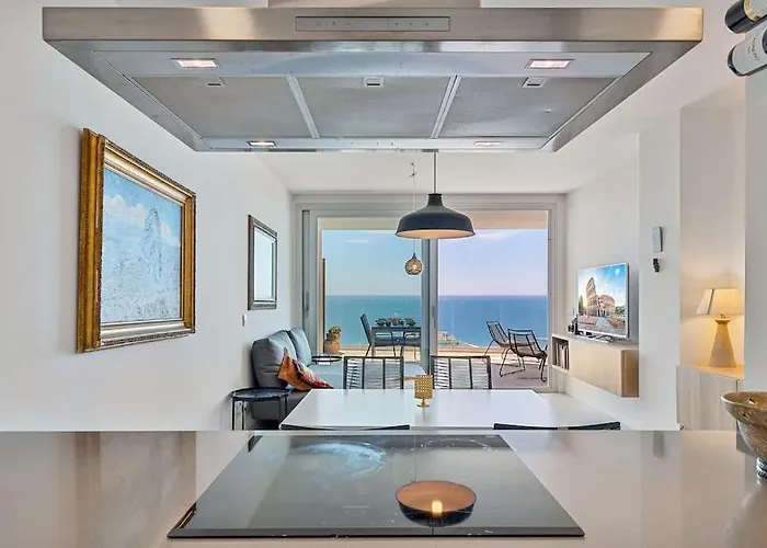 Stunning 2 Bedroom Apartment. *