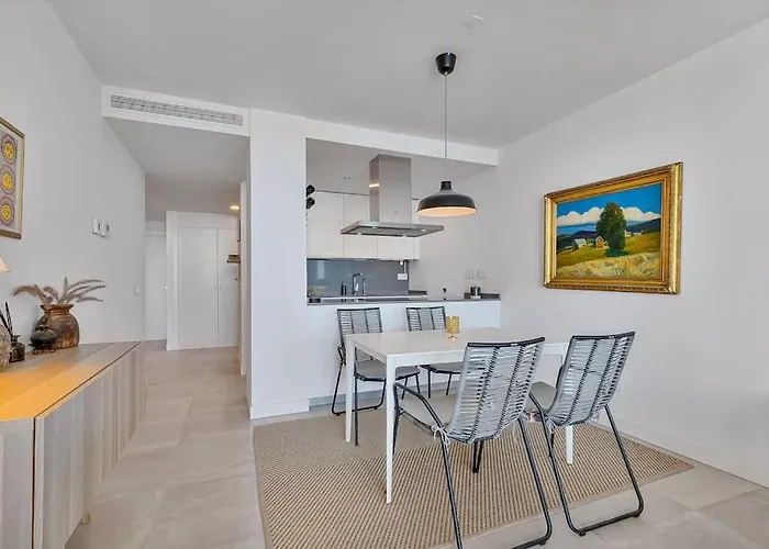 Stunning 2 Bedroom Apartment. * Фуэнхирола