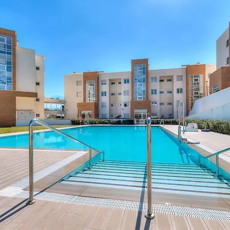 Stunning 2 Bedroom Apartment. شقة