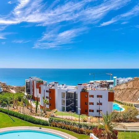 Stunning 2 Bedroom Apartment. شقة