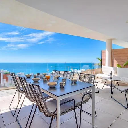 아파트 Stunning 2 Bedroom Apartment. 푸엔히롤라
