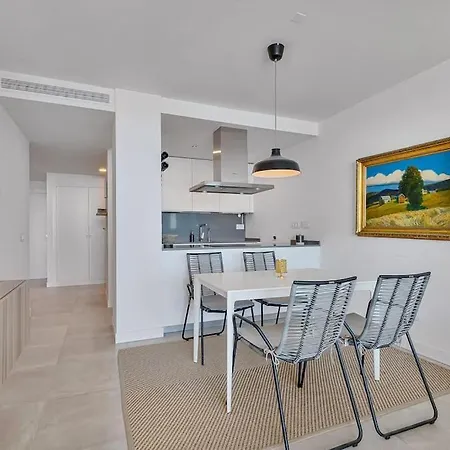 Stunning 2 Bedroom Apartment. * 푸엔히롤라