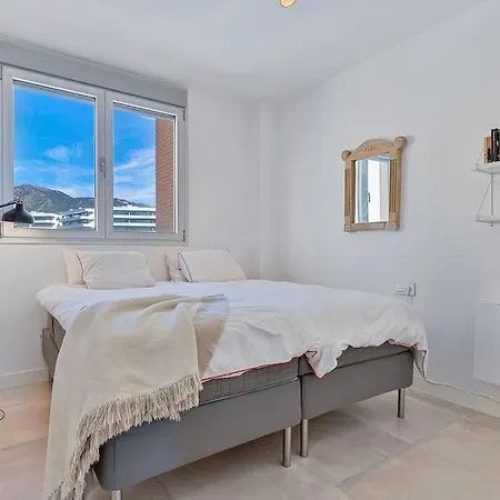 Stunning 2 Bedroom Apartment. 푸엔히롤라